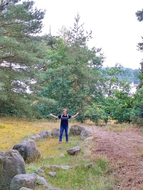 Anke Frickmann Beratung Hamburg Natur Freiheit Steine Kreis Himmel Bäume